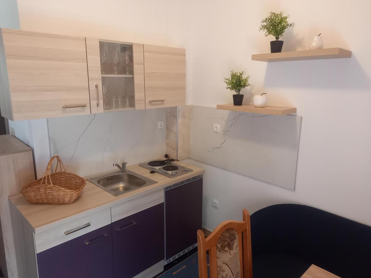 Studio Apartman Sutic Kaštel Novi Εξωτερικό φωτογραφία