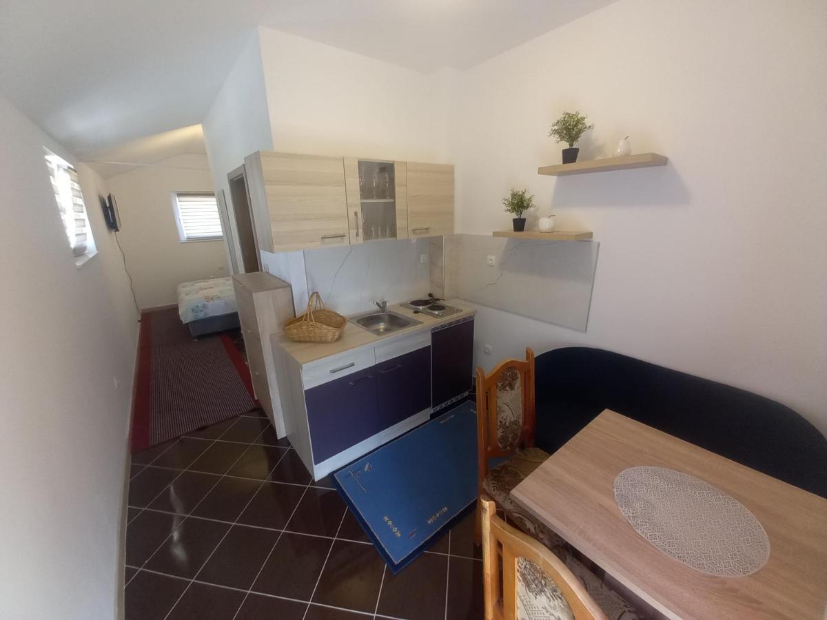Studio Apartman Sutic Kaštel Novi Εξωτερικό φωτογραφία