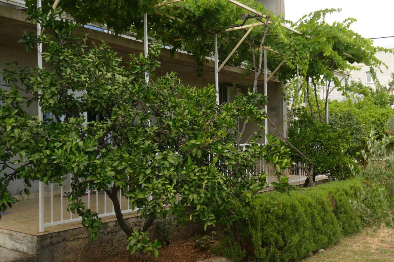 Studio Apartman Sutic Kaštel Novi Εξωτερικό φωτογραφία